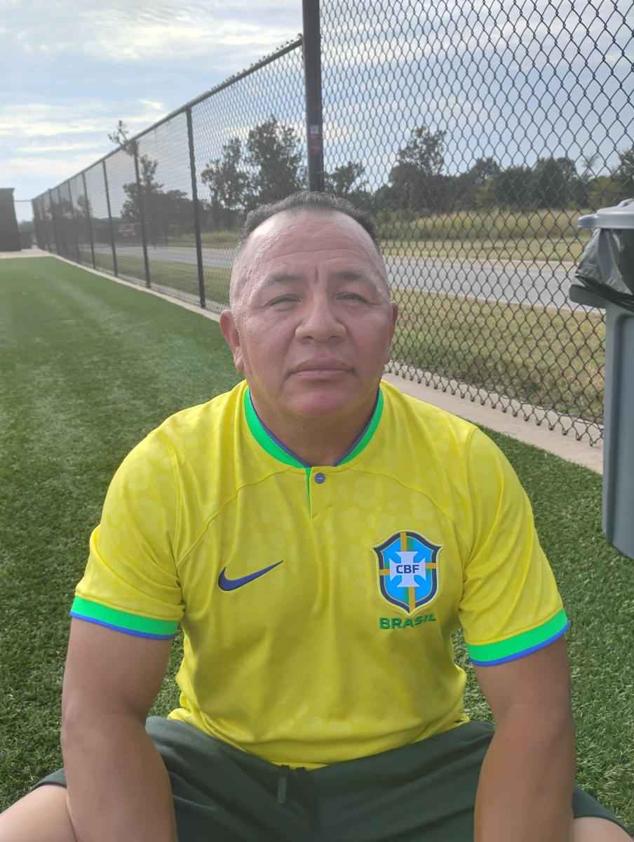 LUIS TOBAR